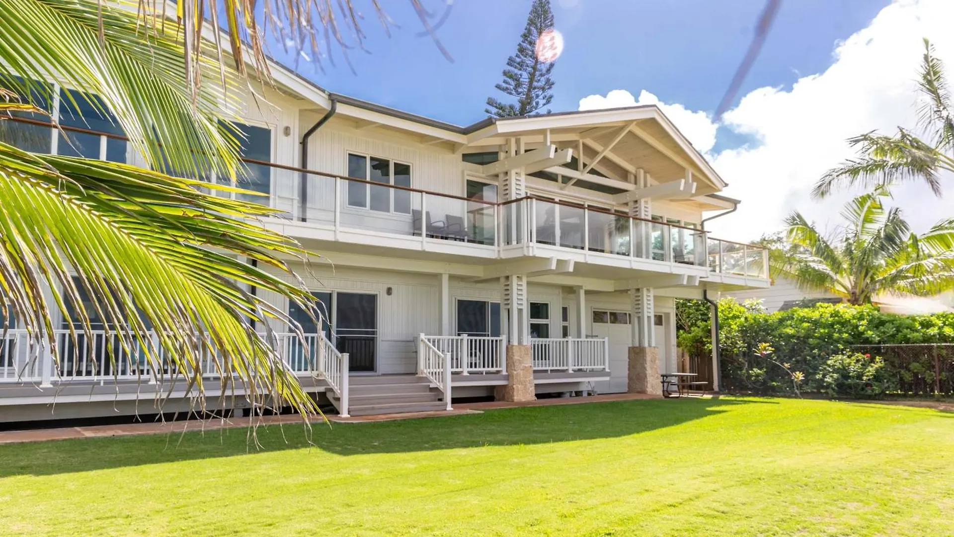 Beachfront Retreat W Ocean Views Bikes Balconies Ocean Haven By Avantstay Haleiwa Vakantiehuis