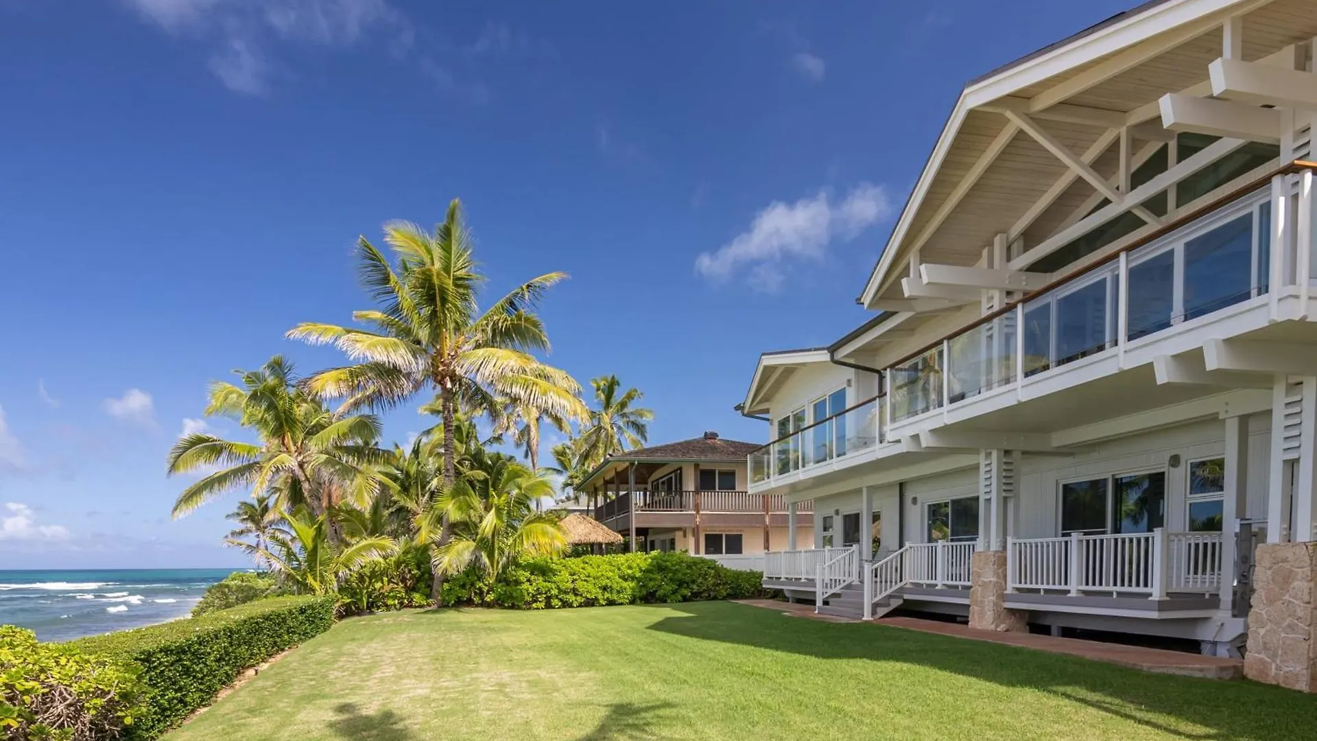 Beachfront Retreat W Ocean Views Bikes Balconies Ocean Haven By Avantstay Haleiwa Vakantiehuis