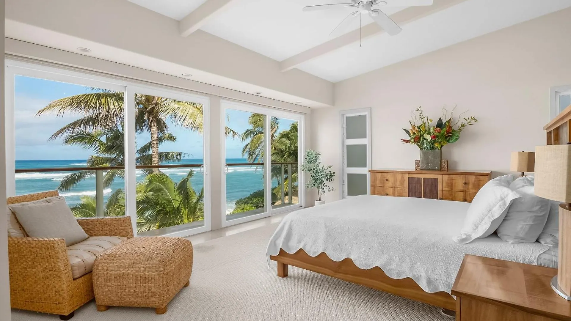 Beachfront Retreat W Ocean Views Bikes Balconies Ocean Haven By Avantstay Haleiwa Vakantiehuis