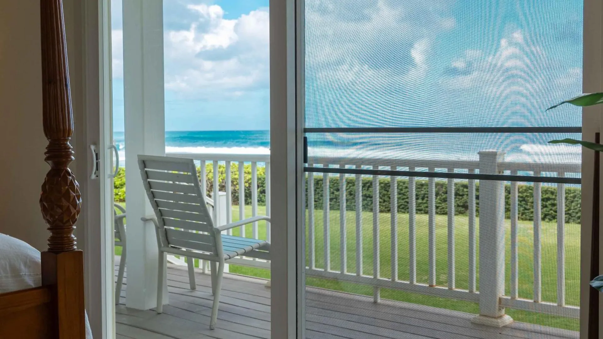 Beachfront Retreat W Ocean Views Bikes Balconies Ocean Haven By Avantstay Haleiwa Vakantiehuis