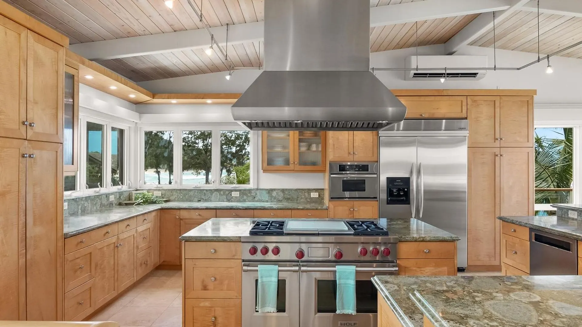 Vakantiehuis Beachfront Retreat W Ocean Views Bikes Balconies Ocean Haven By Avantstay Haleiwa