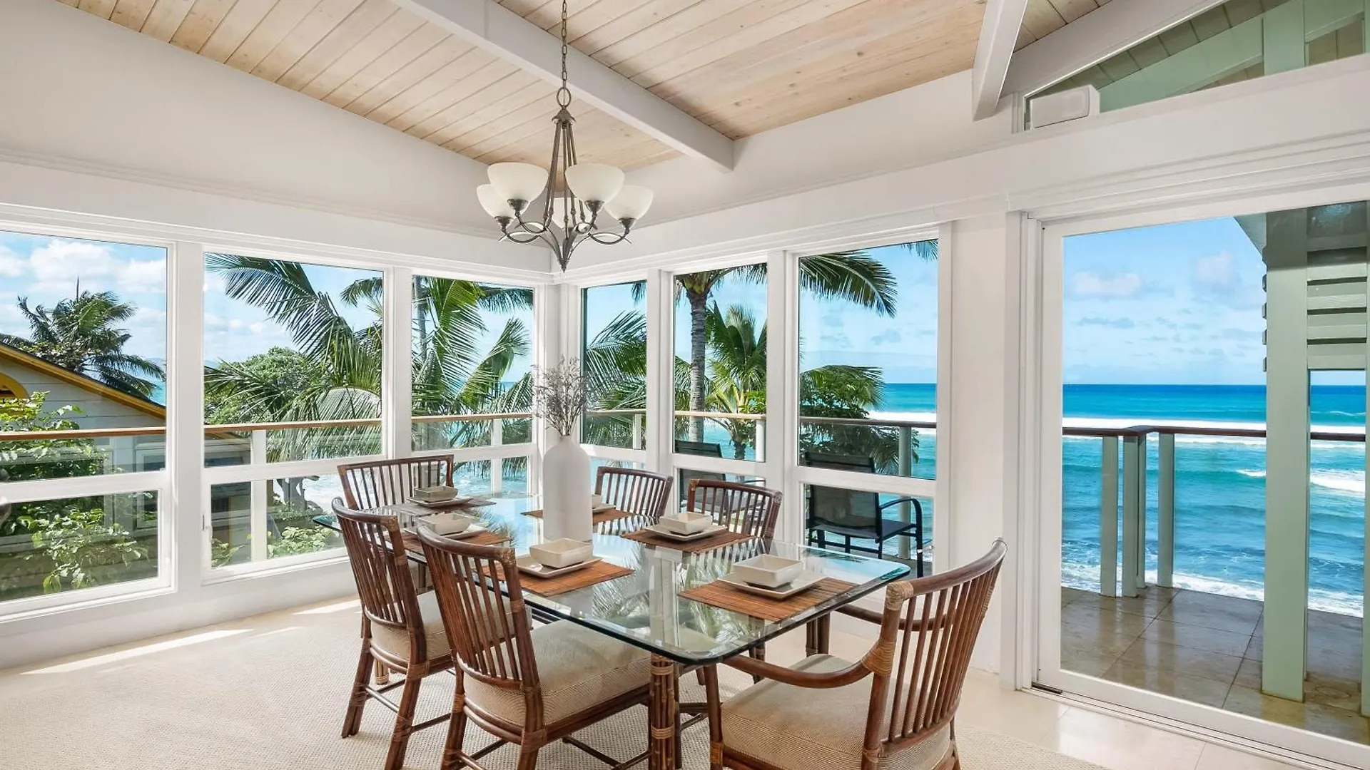Beachfront Retreat W Ocean Views Bikes Balconies Ocean Haven By Avantstay Haleiwa Vakantiehuis